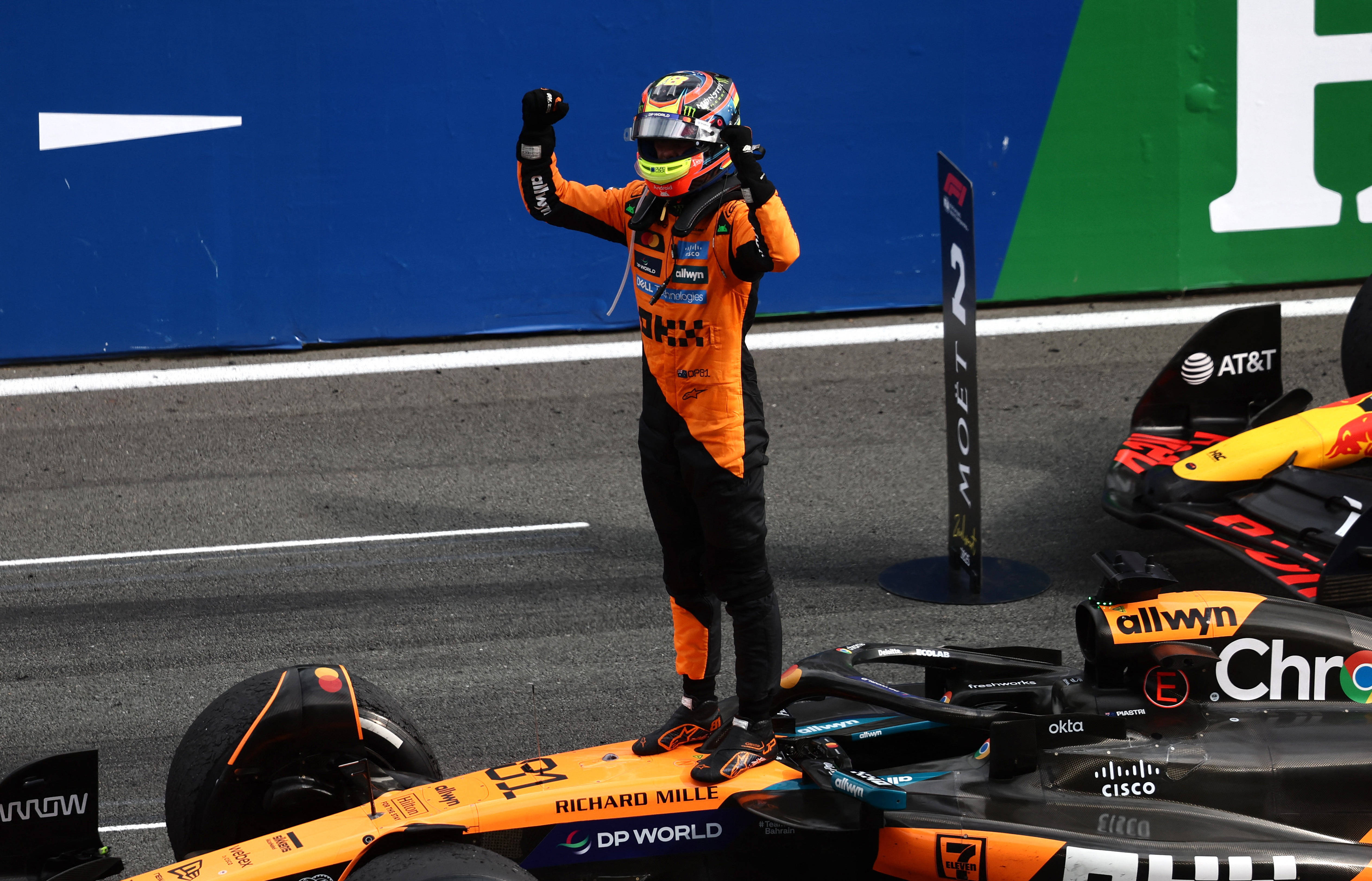 法拉利鏖战红牛车队，皮亚斯特里点燃赛场