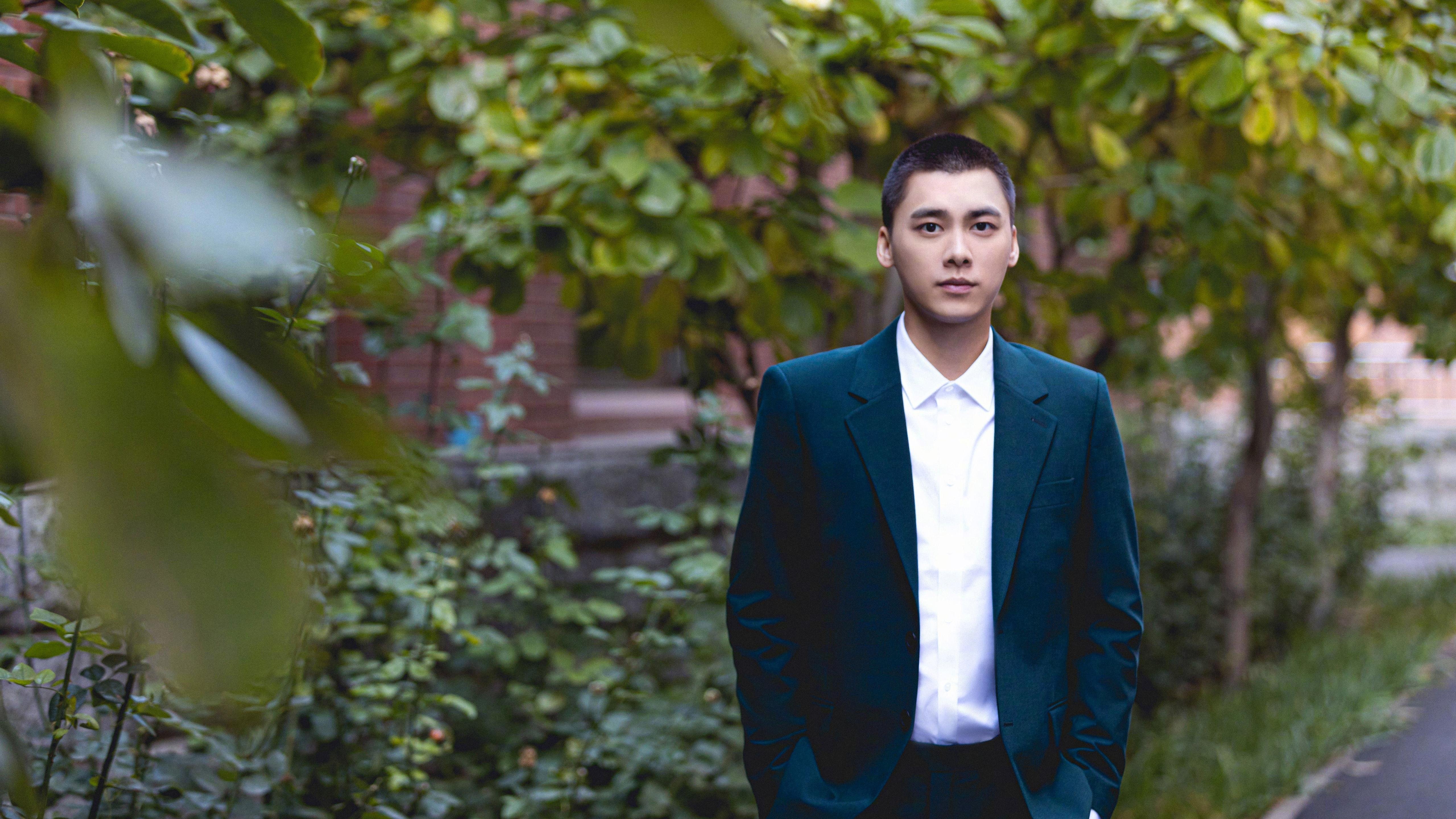 新王炸与老骨头，爱德华兹的孤星闪耀与马刺的团队洪流