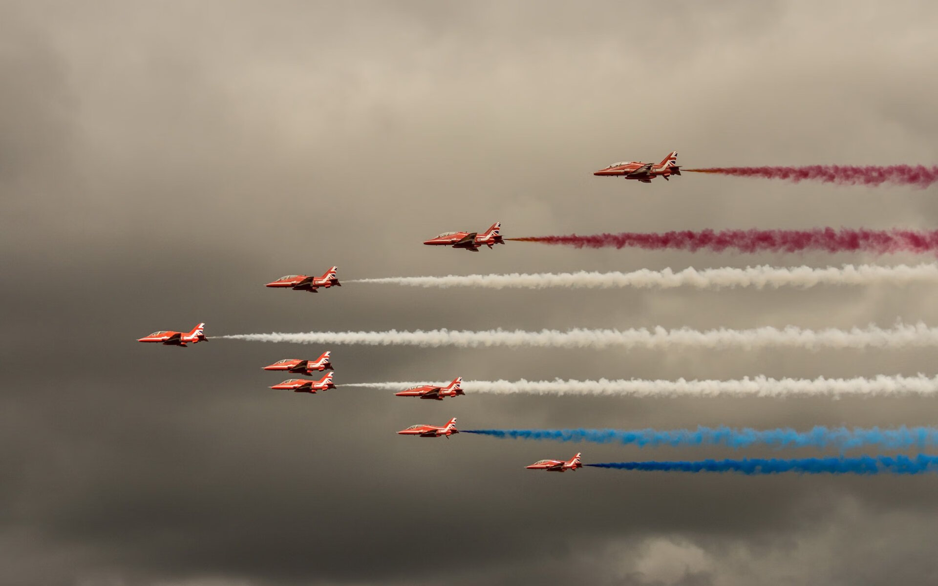 东方之巅的对决,广东队用铁血防守与团队智慧击溃上海,点亮王朝曙光
